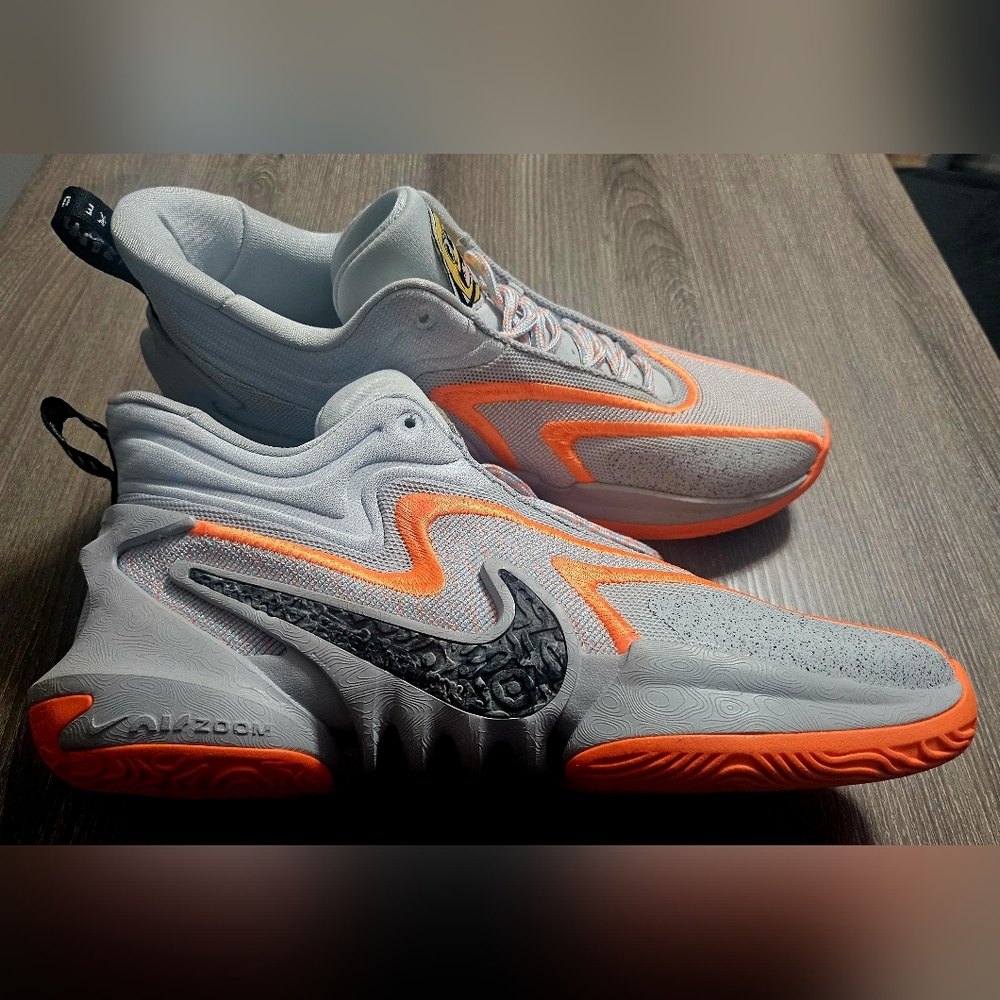 RARE Mens Nike Cosmic Unity 2 Gray/Neon Orange Basketball Shoes Size 10.5